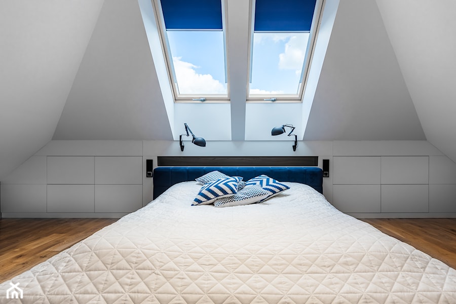 Nowoczesny dom - Średnia biała sypialnia na poddaszu, styl nowoczesny - zdjęcie od 3TOP KUCHNIE