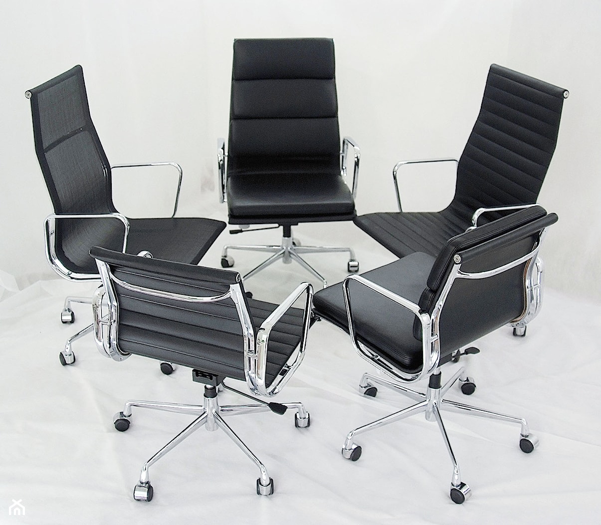Repliki Krzeseł biurowych Charles Eames - zdjęcie od VOGA.com - Homebook