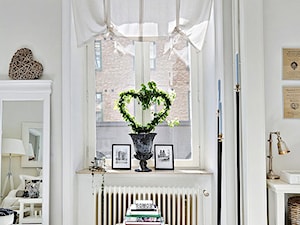 Mieszkanie pełne bieli - Mały biały salon, styl skandynawski - zdjęcie od Casa Bianca