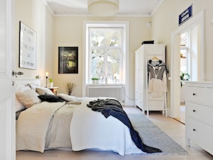 Mieszkanie w stylu skandynawskim - Średnia żółta sypialnia, styl skandynawski - zdjęcie od Casa Bianca