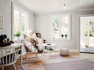 Skandynawski letni dom - Średni szary salon, styl skandynawski - zdjęcie od Casa Bianca