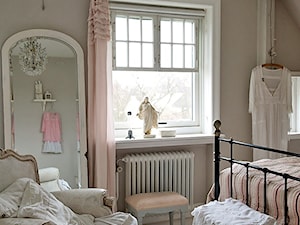 Dom w rustykalnym stylu - Średnia beżowa sypialnia, styl rustykalny - zdjęcie od Casa Bianca