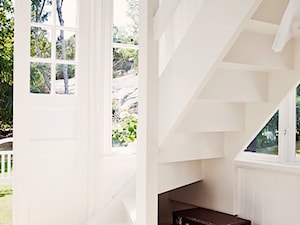 Skandynawski letni dom - Mały beżowy hol / przedpokój, styl skandynawski - zdjęcie od Casa Bianca