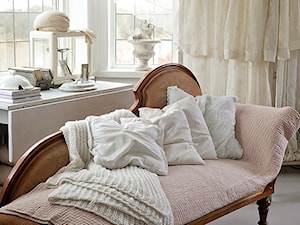 Dom w rustykalnym stylu - Średnia biała sypialnia, styl rustykalny - zdjęcie od Casa Bianca