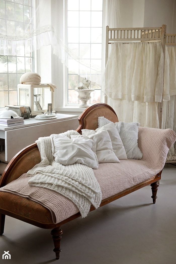 Dom w rustykalnym stylu - Średnia biała sypialnia, styl rustykalny - zdjęcie od Casa Bianca - Homebook