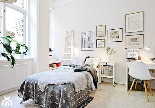 Mieszkanie w stylu skandynawskim - Średnia biała z biurkiem sypialnia, styl skandynawski - zdjęcie od Casa Bianca
