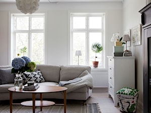 Skandynawski dom - Mały beżowy salon, styl skandynawski - zdjęcie od Casa Bianca