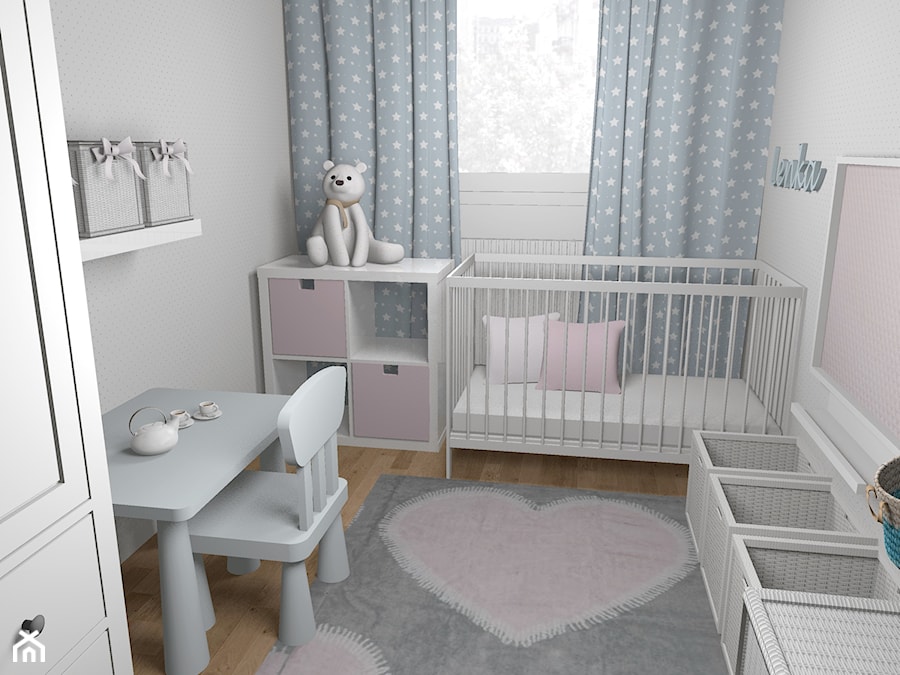 Pokoik dziewczynki 3,5 m x 2,2 m (7,7 m2) - Mały biały różowy niebieski pokój dziecka dla niemowlaka dla dziewczynki, styl nowoczesny - zdjęcie od Pracownia Kardamon