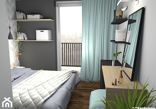 Kolorowe mieszkanie dla młodych z cegłą w kuchni - Średnia biała szara sypialnia z balkonem / tarasem - zdjęcie od Pracownia Kardamon