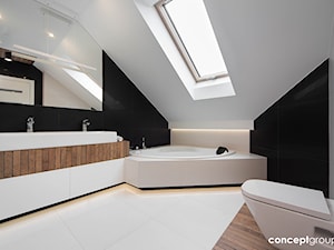 Dom w Raciborzu - Realizacja - Duża na poddaszu z dwoma umywalkami z punktowym oświetleniem łazienka z oknem, styl nowoczesny - zdjęcie od Conceptgroup