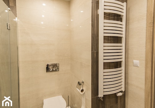 Łazienka z wyposażeniem z Castoramy - Mała na poddaszu bez okna łazienka, styl tradycyjny - zdjęcie od IM WNĘTRZA | Projektowanie wnętrz