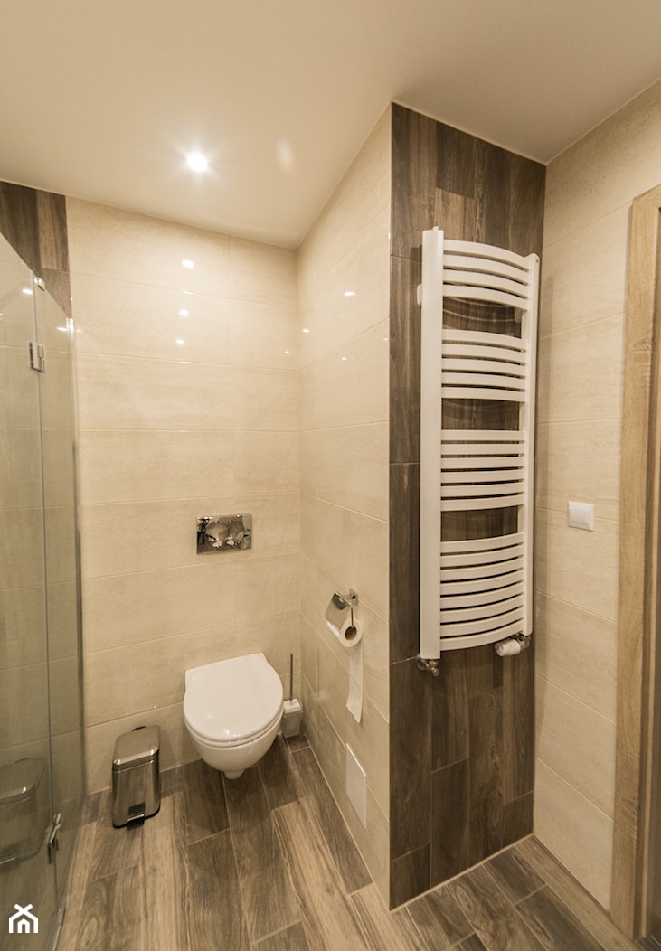 Łazienka z wyposażeniem z Castoramy - Mała na poddaszu bez okna łazienka, styl tradycyjny - zdjęcie od IM WNĘTRZA | Projektowanie wnętrz - Homebook