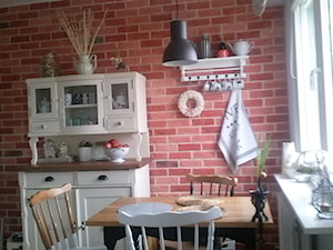 Kuchnia z jadalnią w mieszkaniu z wielkiej płyty - zdjęcie od Kamila Skalska 2