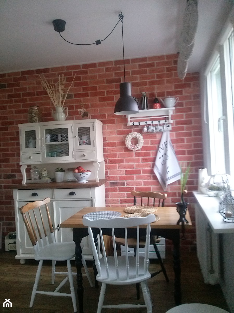 Kuchnia z jadalnią w mieszkaniu z wielkiej płyty - zdjęcie od Kamila Skalska 2