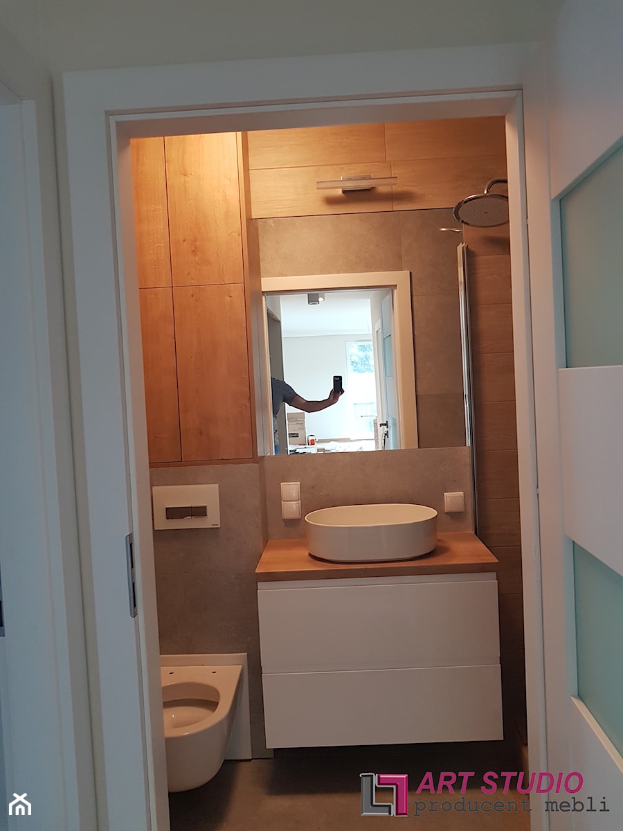 Zabudowy łazienek - Mała bez okna z lustrem z marmurową podłogą łazienka, styl nowoczesny - zdjęcie od Art.studio