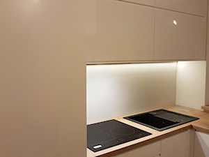 Kuchnia nowoczesna - fronty lakier biały - zdjęcie od Art.studio