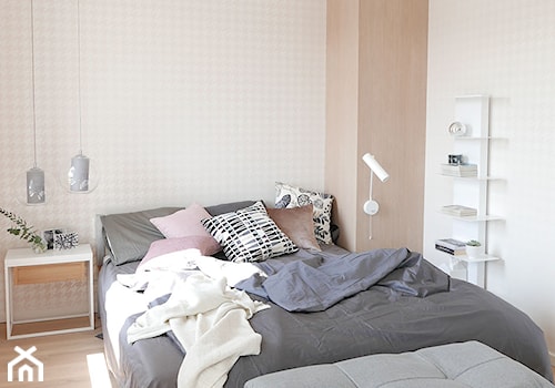 KONKURS - mieszkanie z kuchnią pod schodami - Średnia beżowa sypialnia, styl skandynawski - zdjęcie od Archomega Biuro Architektoniczne
