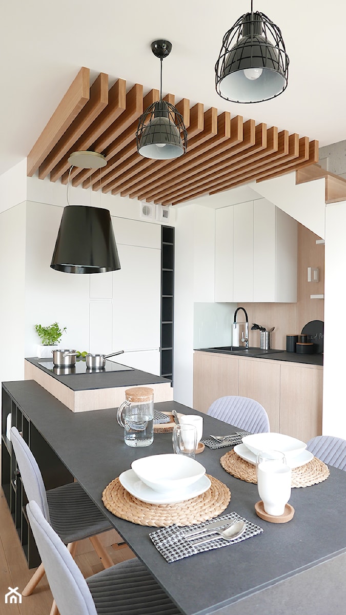 KONKURS - mieszkanie z kuchnią pod schodami - Średnia otwarta z salonem z kamiennym blatem biała z zabudowaną lodówką z nablatowym zlewozmywakiem kuchnia w kształcie litery l z wyspą lub półwyspem, styl skandynawski - zdjęcie od Archomega Biuro Architektoniczne