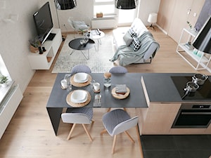 KONKURS - mieszkanie z kuchnią pod schodami - Średnia otwarta z salonem beżowa biała kuchnia jednorzędowa, styl skandynawski - zdjęcie od Archomega Biuro Architektoniczne