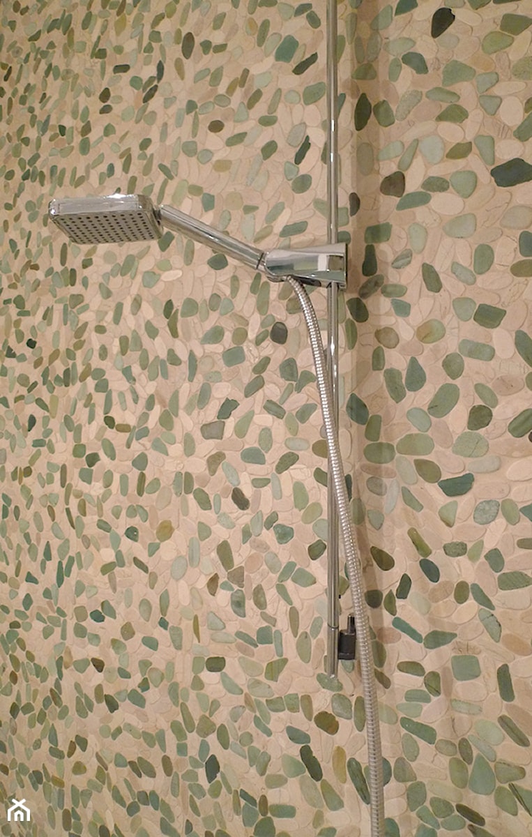 zielona kamienna łazienka - zdjęcie od Archomega Biuro Architektoniczne