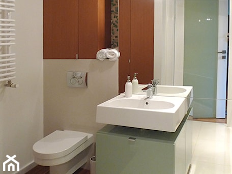 Aranżacje wnętrz - Łazienka: zielona kamienna łazienka - Archomega Biuro Architektoniczne. Przeglądaj, dodawaj i zapisuj najlepsze zdjęcia, pomysły i inspiracje designerskie. W bazie mamy już prawie milion fotografii!
