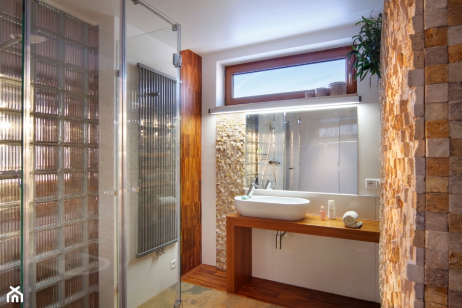 łazienka w strefie sypialni - zdjęcie od Archomega Biuro Architektoniczne