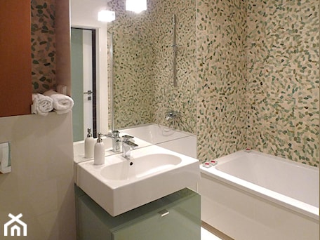 Aranżacje wnętrz - Łazienka: zielona kamienna łazienka - Archomega Biuro Architektoniczne. Przeglądaj, dodawaj i zapisuj najlepsze zdjęcia, pomysły i inspiracje designerskie. W bazie mamy już prawie milion fotografii!