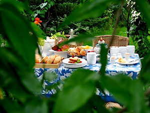 Śniadanie w ogrodzie