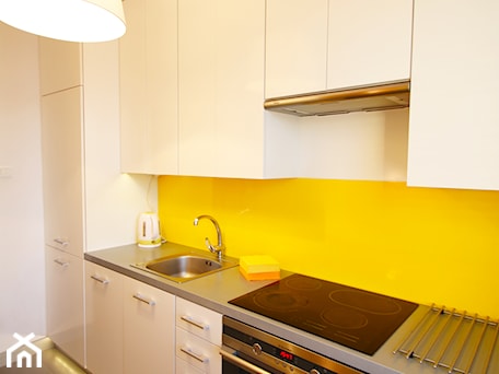 Aranżacje wnętrz - Kuchnia: YELLOW KITCHEN / ŻÓŁTA KUCHNIA - realizacja projektu adell design ARCHITEKCI - adell design ARCHITEKCI. Przeglądaj, dodawaj i zapisuj najlepsze zdjęcia, pomysły i inspiracje designerskie. W bazie mamy już prawie milion fotografii!