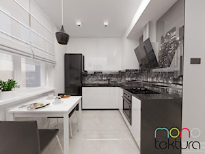 Mieszkanie 55m2 - Duża otwarta z kamiennym blatem biała z zabudowaną lodówką z nablatowym zlewozmywakiem kuchnia w kształcie litery l z oknem, styl nowoczesny - zdjęcie od MONOTEKTURA
