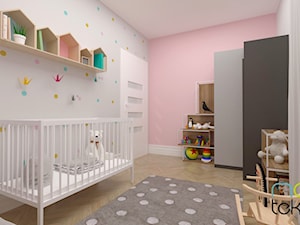 Pokóđj dziewczynki, 11m2 - Duży biały różowy pokój dziecka dla niemowlaka dla dziewczynki, styl nowoczesny - zdjęcie od MONOTEKTURA