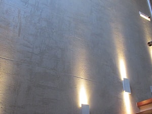 Beton - klatka schodowa - zdjęcie od Studio dekoracji wnętrz Krzysztof Puczyłowski