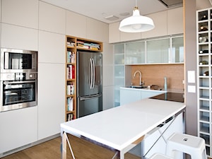 Minimalistyczna kuchnia w bieli - zdjęcie od Le Pukka concept store