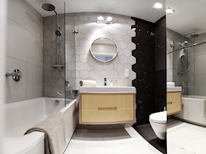 Śliwkowa - Średnia bez okna z punktowym oświetleniem łazienka, styl skandynawski - zdjęcie od goryjewska.górnisiewicz