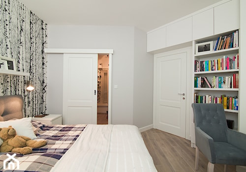 eksluzywne mieszkanie w Warszawie - Średnia szara sypialnia z garderobą, styl nowoczesny - zdjęcie od Art of Home