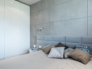 apartament w Warszawie - Średnia szara sypialnia, styl nowoczesny - zdjęcie od Art of Home