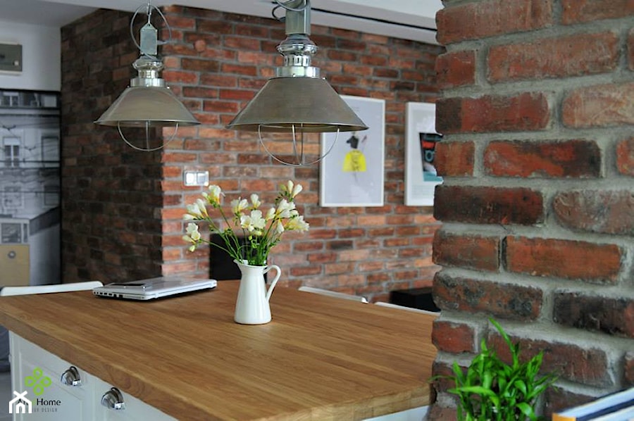 mieszkanie w cegle Warszawa - Średnia brązowa jadalnia w kuchni, styl industrialny - zdjęcie od Art of Home