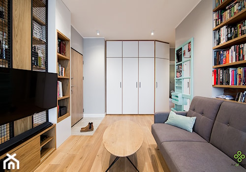 przytulne mieszkanie - Średni biały szary salon z bibiloteczką, styl industrialny - zdjęcie od Art of Home