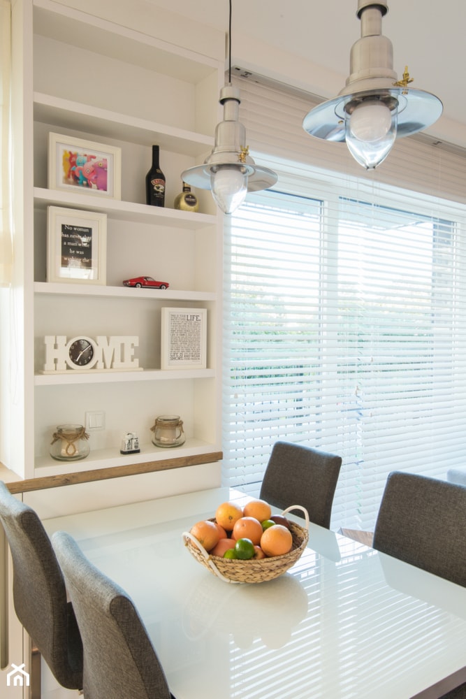 eksluzywne mieszkanie w Warszawie - Średnia biała jadalnia w salonie, styl nowoczesny - zdjęcie od Art of Home