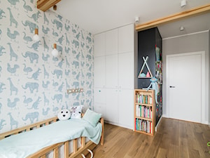 przytulne mieszkanie - Średni biały szary pokój dziecka dla dziecka dla chłopca, styl skandynawski - zdjęcie od Art of Home