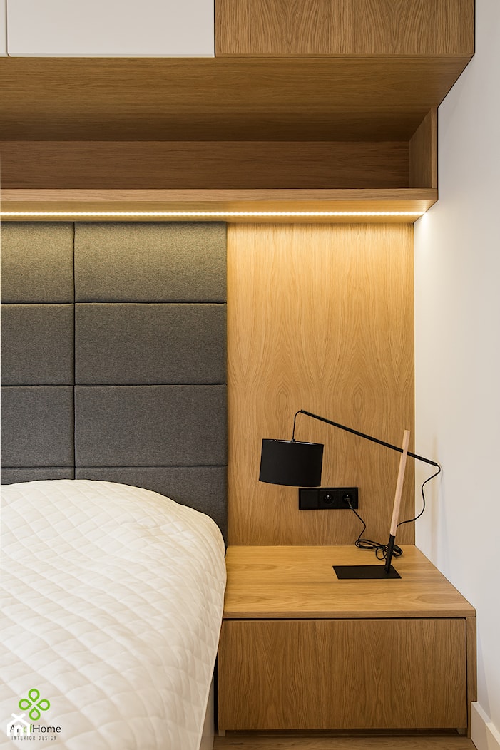 małe nowoczesne mieszkanie - Mała biała sypialnia, styl nowoczesny - zdjęcie od Art of Home - Homebook
