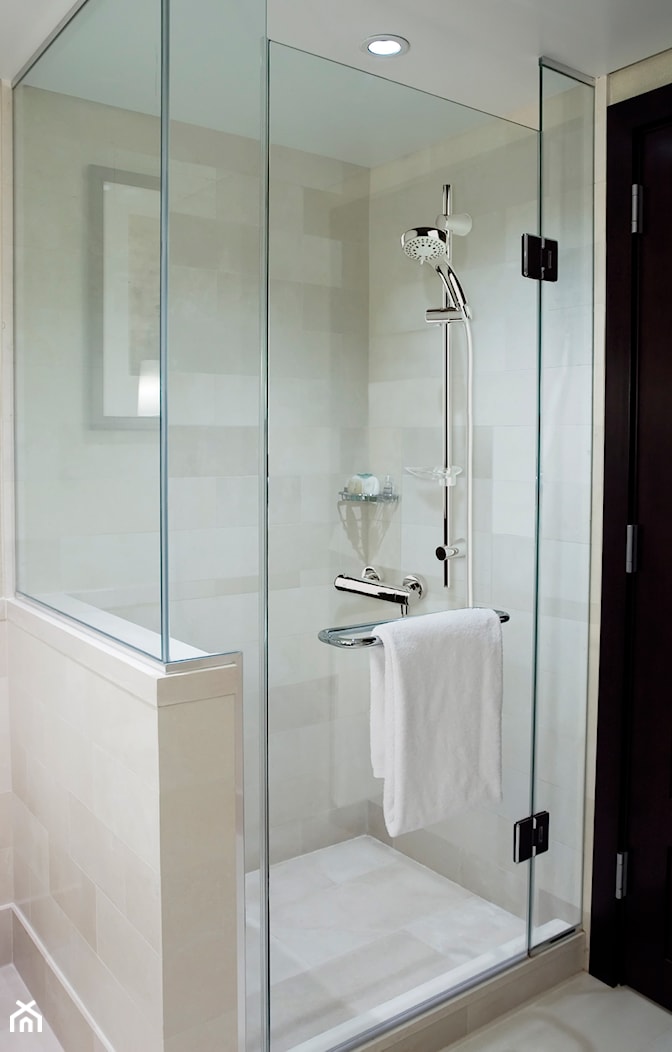 Łazienka - Mała średnia łazienka, styl minimalistyczny - zdjęcie od FERRO - Homebook