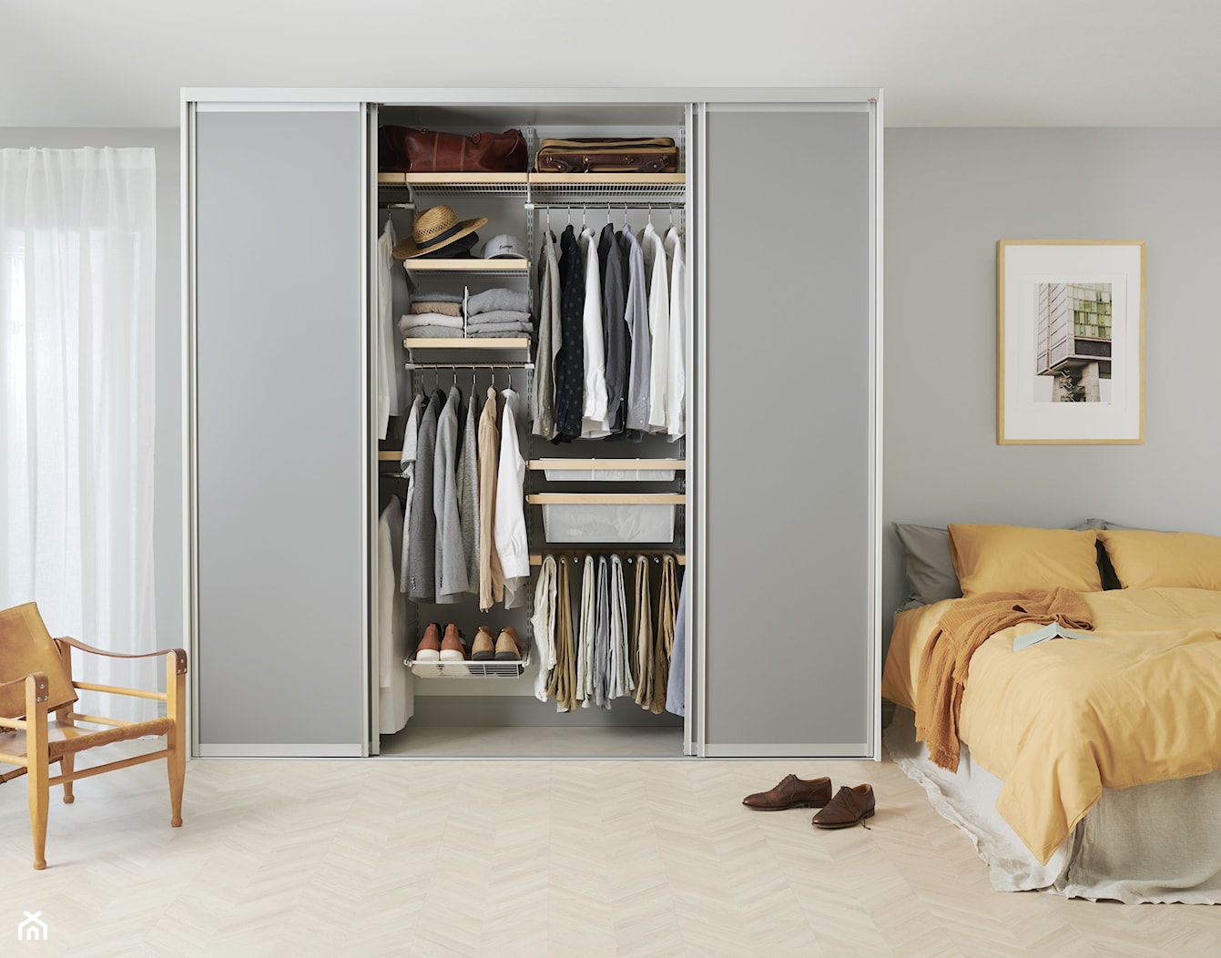Nowości 2018 - Średnia szara sypialnia, styl minimalistyczny - zdjęcie od Elfa - Homebook
