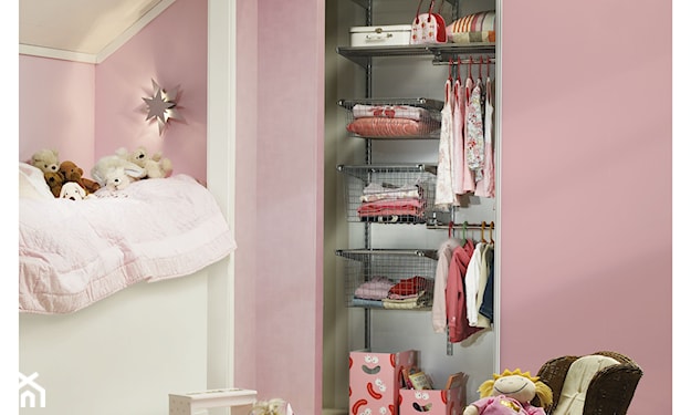 różowe ściany w pokoju dla dziecka