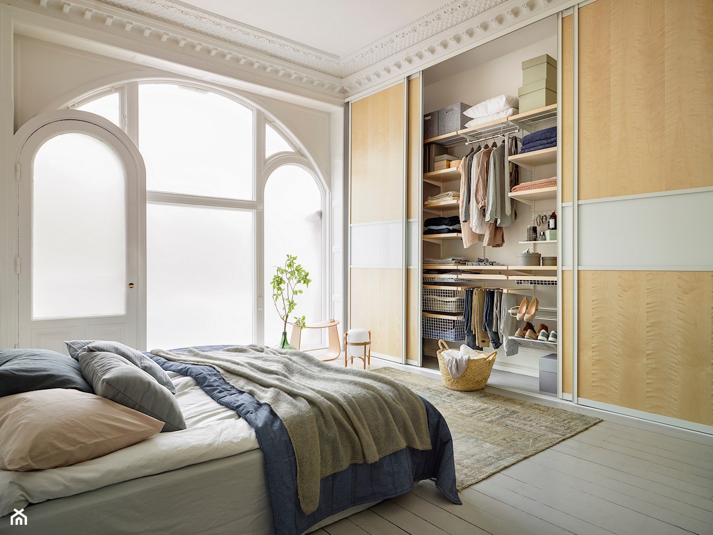 Sprytne przechowywanie - Średnia biała sypialnia, styl nowoczesny - zdjęcie od Elfa - Homebook