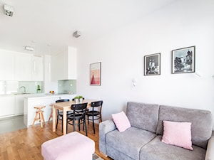 Kompaktowe mieszkanie w Krakowie - Mały biały salon z kuchnią z jadalnią, styl nowoczesny - zdjęcie od MEEKO Architekci