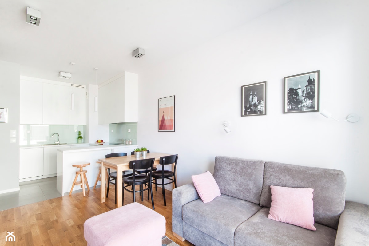 Kompaktowe mieszkanie w Krakowie - Mały biały salon z kuchnią z jadalnią, styl nowoczesny - zdjęcie od MEEKO Architekci - Homebook