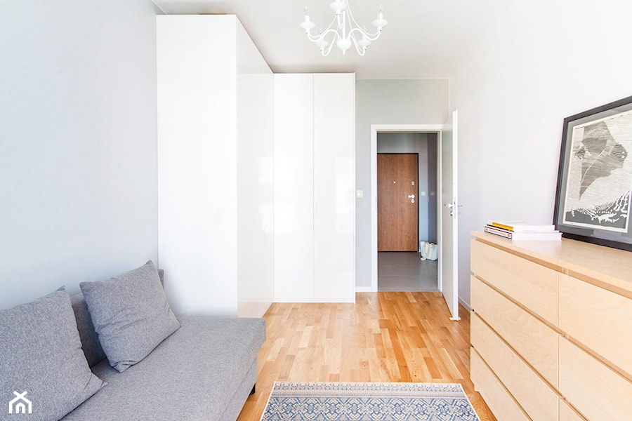 Kompaktowe mieszkanie w Krakowie - Średnia biała sypialnia, styl nowoczesny - zdjęcie od MEEKO Architekci