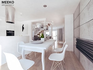 Dom w stylu minimalistycznym - Średnia biała jadalnia w kuchni, styl minimalistyczny - zdjęcie od MEEKO Architekci