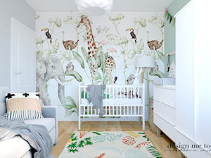 POKÓJ NIEMOWLAKA - Mały miętowy szary zielony pokój dziecka dla niemowlaka, styl skandynawski - zdjęcie od design me too